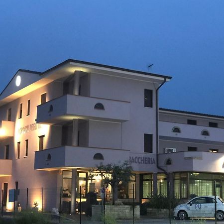 Pensione Degli Ulivi Porto SantʼElpidio Exterior foto