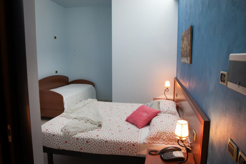 Pensione Degli Ulivi Porto SantʼElpidio Zimmer foto
