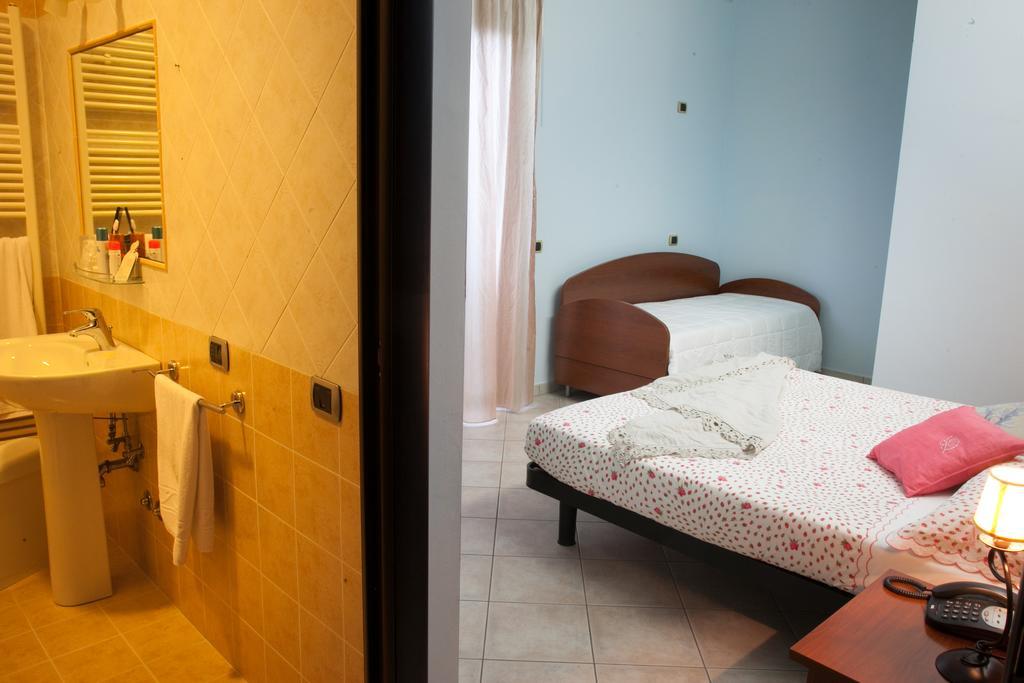 Pensione Degli Ulivi Porto SantʼElpidio Zimmer foto